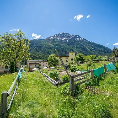 Chasa Plazza Gronda Apartment *